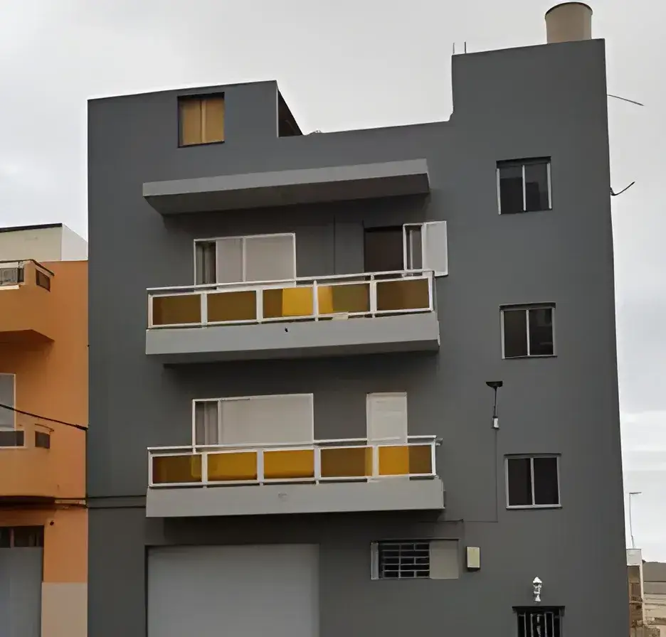 Los Pintores en Granada Rehabilitación y pintado de fachada de comunidad en color gris moderno