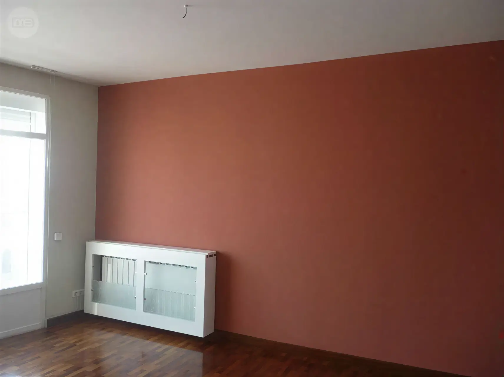 Pared de acento en color en vivienda, pintura interior realizada por Los Pintores en Granada